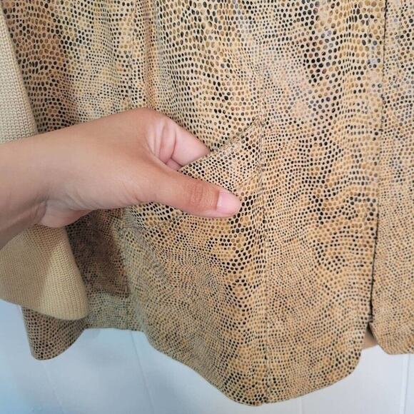 JH Collectibles Womens Tan Faux Snakeskin Animal Print Shacket Plus Size 1X - Picture 7 of 9